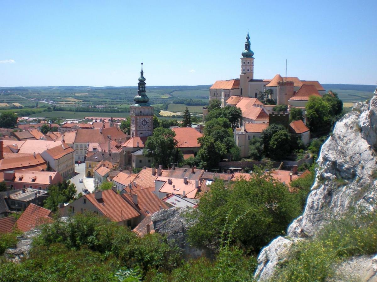 Apartmanek Patricie Room With Kitchenette Suitable For 2 Adults And 2 Children Mikulov Extérieur photo
